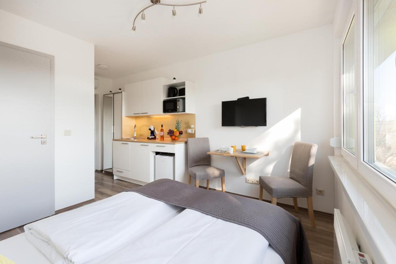 Pauzo Balaton Aparthotel Balatonföldvár Exteriör bild