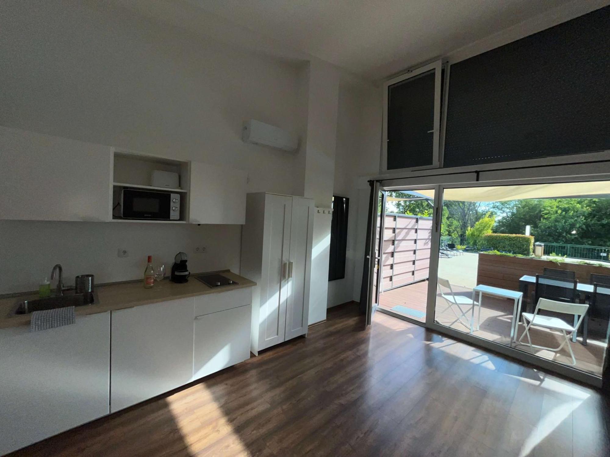Pauzo Balaton Aparthotel Balatonföldvár Exteriör bild