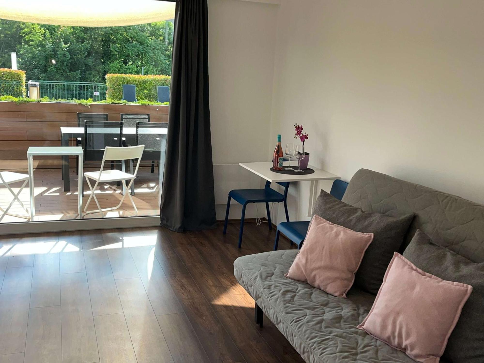 Pauzo Balaton Aparthotel Balatonföldvár Exteriör bild